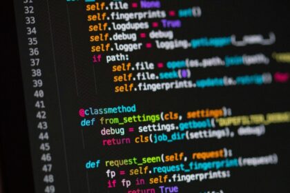 Los proyectos VIGILANCE y CYBERAID se extenderán hasta finales de 2028 - Imagen de Stock cedida por CaixaBank