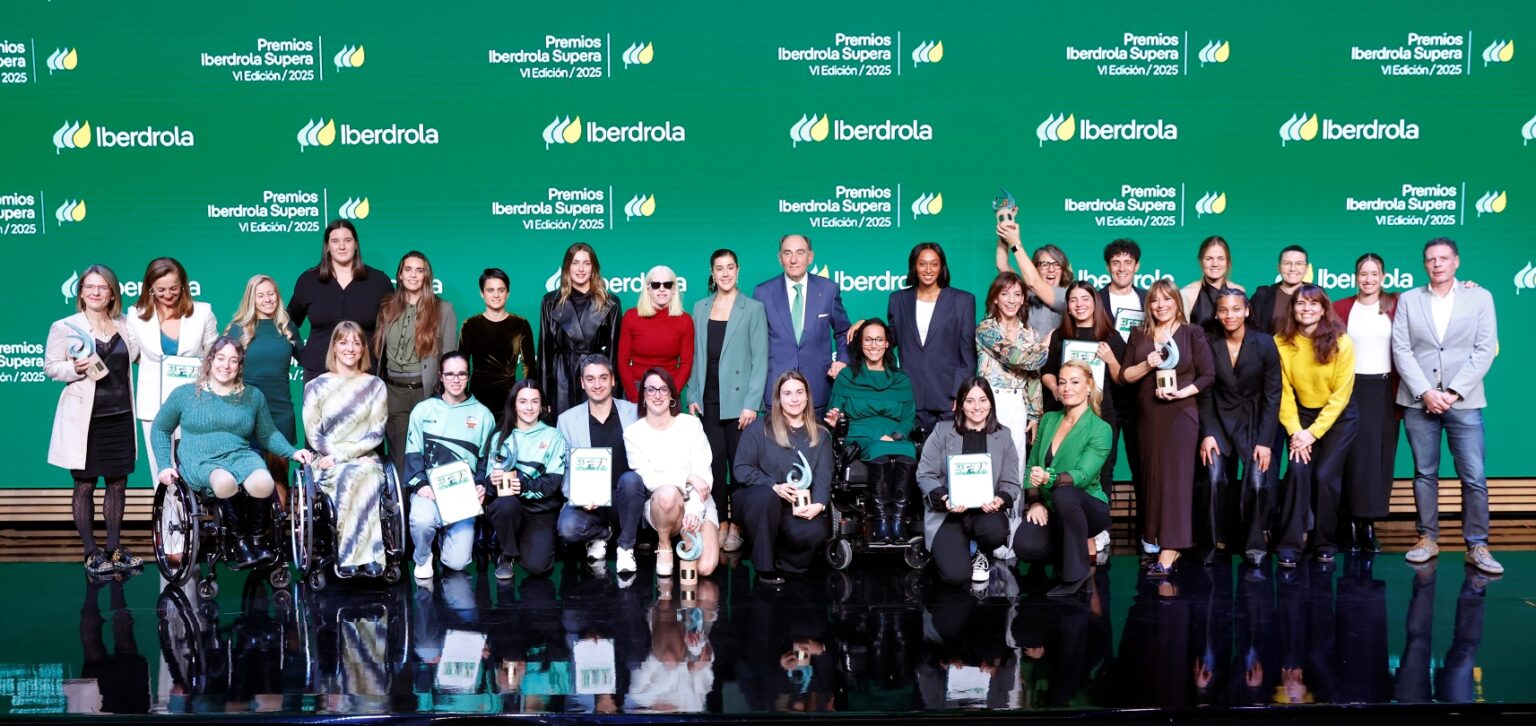 Foto de archivo de los galardonados en los VI Premios Iberdrola Supera