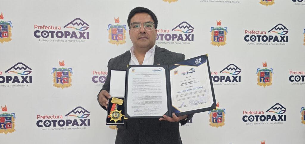 Xavier Villarroel, Gerente Industrial, de Aglomerados Cotopaxi.