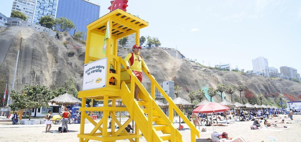 Miraflores y Nestlé presentan las primeras torres de salvataje elaboradas 100% con plástico reciclado