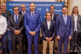 Foto de familia de la jornada “Play for the Planet”, centrada en la Sostenibilidad en grandes eventos deportivos - Imagen cedida por Veolia