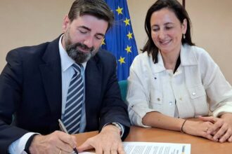 Firma de la adhesión de BBVA al manifiesto #DóndeEstánEllas, iniciativa de la Oficina del Parlamento Europeo en España
