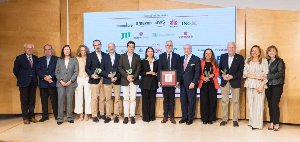 Foto de familia de los galardonados en los Premios Sostenibilidad 2026 de Multinacionales con España