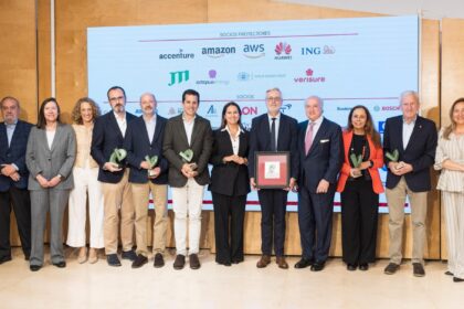 Foto de familia de los galardonados en los Premios Sostenibilidad 2026 de Multinacionales con España