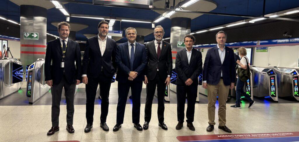 (de izquierda a derecha): Ignacio Vázquez Casavilla, consejero delegado de Metro Eduardo Prieto, director general de Visa en España Jorge Rodrigo Domínguez, Consejero de Vivienda, Transportes e Infraestructuras de la Comunidad de Madrid Juan Pablo Vivas, Director general de Mastercard España Isaac Centellas García, Responsable de Instalaciones y Sistemas de Información Juan Tébar Molinero, Director de Explotación Ferroviaria de Metro de Madrid