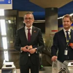 (de izquierda a derecha): Jorge Rodrigo Domínguez, consejero de Transportes de la Comunidad de Madrid; Juan Pablo Vivas, director general de Mastercard España e Ignacio Vázquez Casavilla, consejero delegado de Metro.