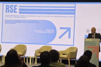 Jesús Cruz, Presidente de la Comisión de Personas Expertas del Ministerio de Trabajo y Economía Social, durante la presentación del informe - Imagen de Corresponsables