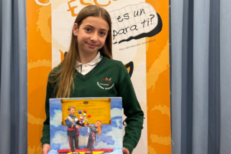 Alicia Quirante, del Colegio de Nuestra Señora del Buen Consejo, ganadora en Asturias del concurso “¿Qué es un rey para ti?”