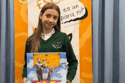 Alicia Quirante, del Colegio de Nuestra Señora del Buen Consejo, ganadora en Asturias del concurso “¿Qué es un rey para ti?”