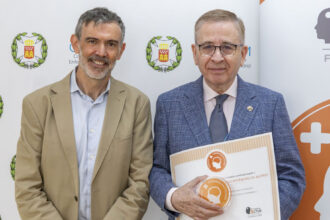 Entrega del certificado de Espacio Cerebroprotegido al CODEM - Imagen cedida por Fundación Freno al Ictus