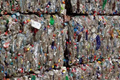 Reciclaje de envases PET - Imagen de Stock (Ecoembes en Flickr)