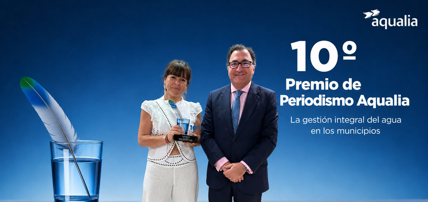 Celia Lafuente (COPE Extremadura), ganadora del 10º Premio de Periodismo de Aqualia, junto a Santiago Lafuente, CEO de Aqualia