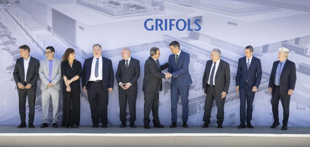 Acto de colocación de la primera piedra de la nueva planta de producción de Grifols en Lliçà de Vall, que contó con la participación del Presidente del Gobierno de España, Pedro Sánchez, entre otros altos representantes institucionales y de la compañía / Imagen de Jordi Play, Grifols