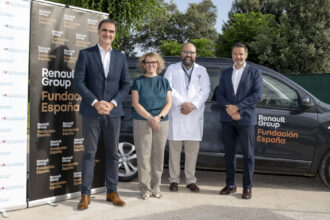 La Fundación Renault Group España, junto a Dacia, ha donado un vehículo Dacia Lodgy al Hospital Asociado Universitario Virgen de la Poveda - Imagen cedida por Grupo Renault