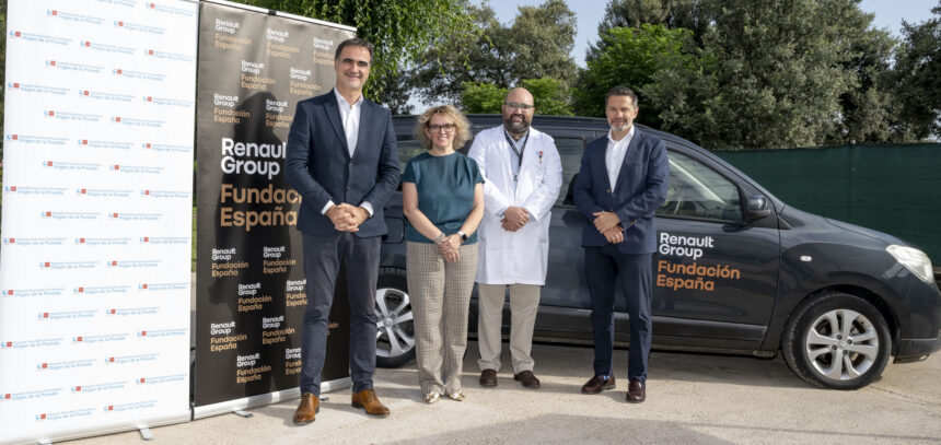 La Fundación Renault Group España, junto a Dacia, ha donado un vehículo Dacia Lodgy al Hospital Asociado Universitario Virgen de la Poveda - Imagen cedida por Grupo Renault