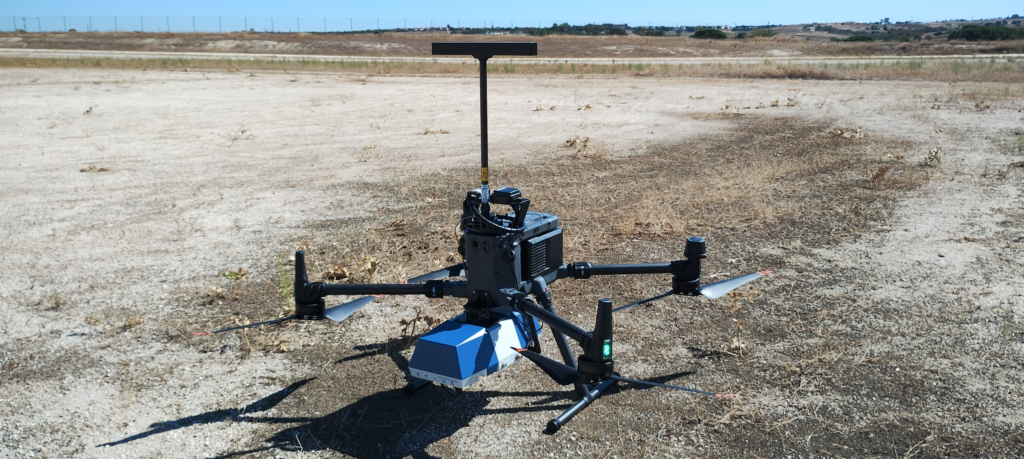 Dron en reposo utilizado por ENAIRE para la verificación de radioayudas para la navegación aérea
