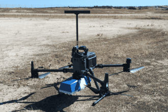 Dron en reposo utilizado por ENAIRE para la verificación de radioayudas para la navegación aérea