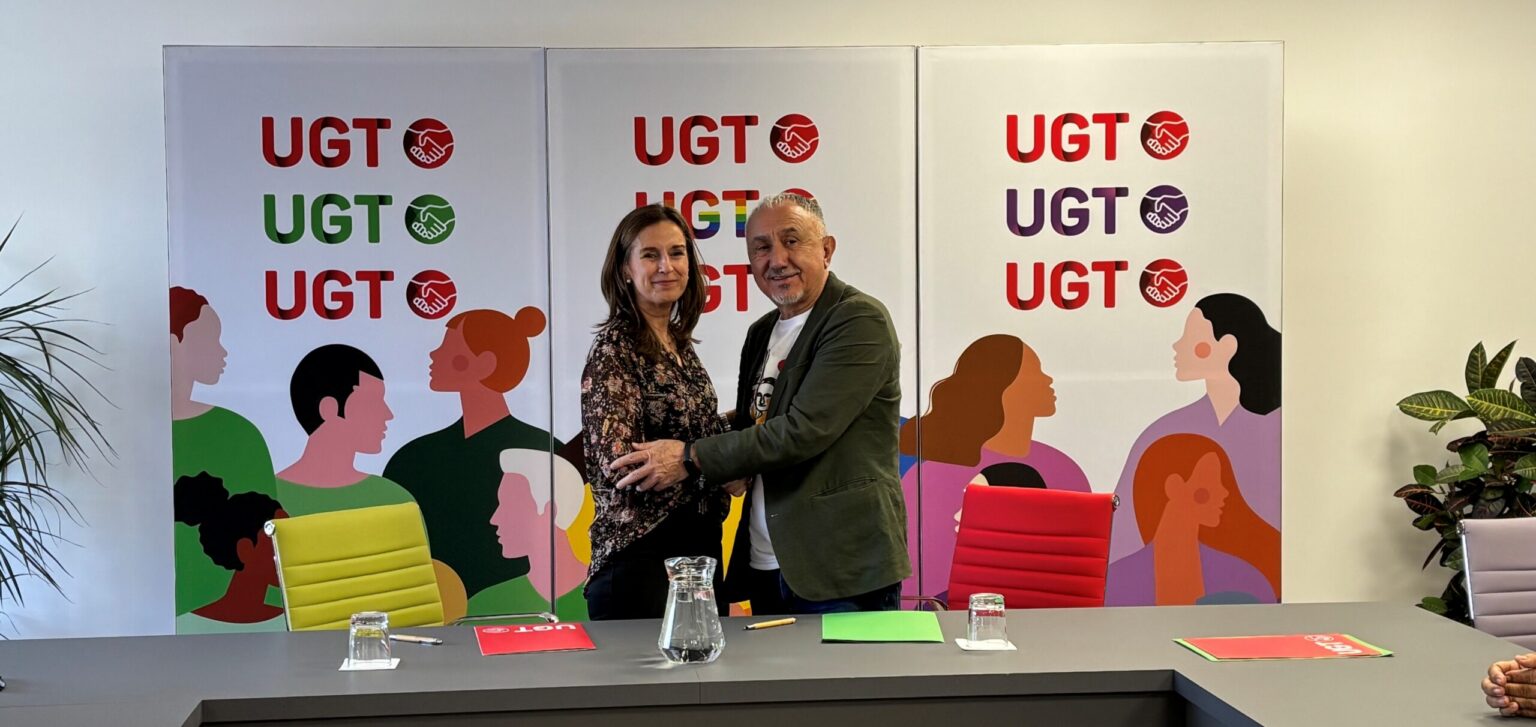 Pepe Álvarez, Secretario general de UGT y Rosa Trigo, Consejera Delegada de Ecoembes, sellan la renovación de la alianza entre ambas organizaciones