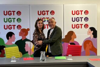 Pepe Álvarez, Secretario general de UGT y Rosa Trigo, Consejera Delegada de Ecoembes, sellan la renovación de la alianza entre ambas organizaciones