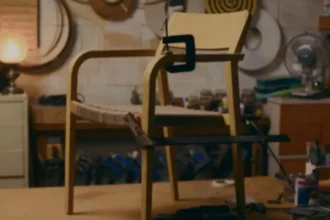 Kave Home impulsa talleres ocupacionales de restauración de muebles para la integración social