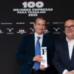 Claudio Ferreira, CEO de JTI Iberia, recoge el premio como Mejor Empresa para Trabajar en España en 2026 de Forbes España