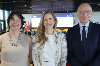 Ana Belén Sánchez, Directora de Alinnea, Sara Aagesen, Vicepresidenta tercera y Ministra para la Transición Ecológica y el Reto Demográfico, y Enrico Letta, Decano de IE School of Politics, Economics and Global Affairs en IE University