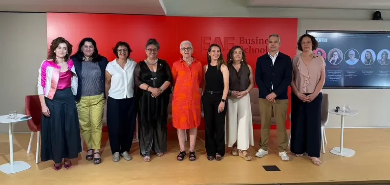 EAE Business School destaca que solo el 19,5% de especialistas TIC en UE son mujeres y analiza barreras educativas y laborales