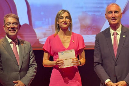 María Ubarretxena Cid, Consejera de Gobernanza, Administración Digital y Autogobierno y Portavoz del Gobierno Vasco recibe el Premio Mujer y Tecnología de Fundación Orange