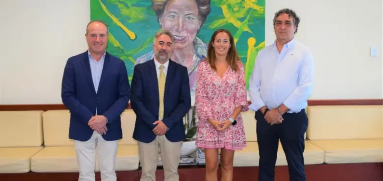 De izquierda a derecha: el director Corporativo de Galletas Gullón, David Casañ; el director general de la Fundación Personas, Daniel Clavero; la responsable de Gestión Ética y Responsable de Galletas Gullón, Sheila Palomo; y el delegado de la Fundación Personas en Palencia, Antonio Javier Mota.