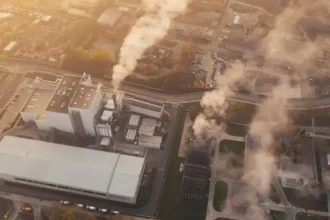 El 68% de españoles exige que la gran industria pague por sus emisiones de CO₂