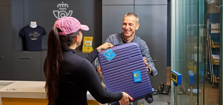 Correos mejora la accesibilidad y seguridad en verano con servicios para viajeros y protección de correspondencia