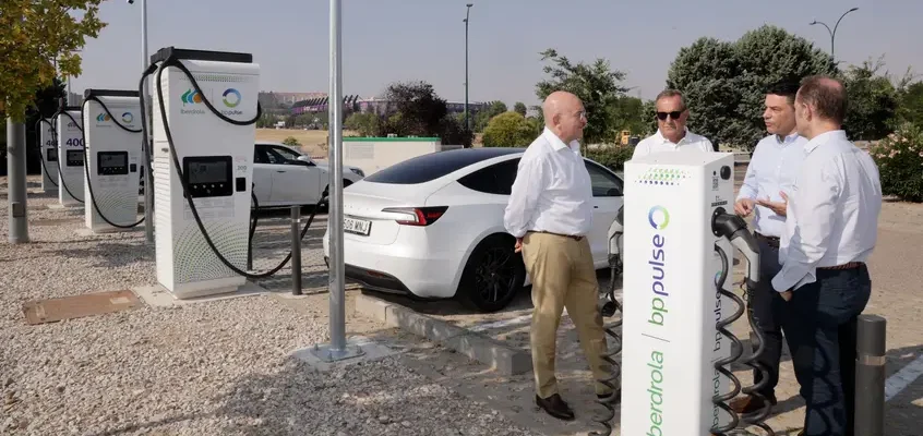 Iberdrola | bp pulse amplía en 10 puntos la recarga ultrarrápida con energía 100% renovable en Valladolid