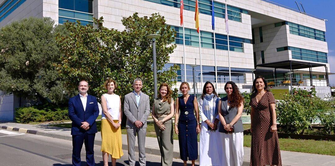 La consejera de Sanidad de la Comunidad de Madrid visita el centro de I+D de Lilly en Alcobendas, uno de los ocho dedicados a la investigación preclínica que la compañía tiene en el mundo