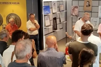 Correos de Huelva promueve la cultura local con exposición sobre el poeta José Manuel de Lara