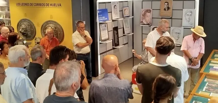 Correos de Huelva promueve la cultura local con exposición sobre el poeta José Manuel de Lara