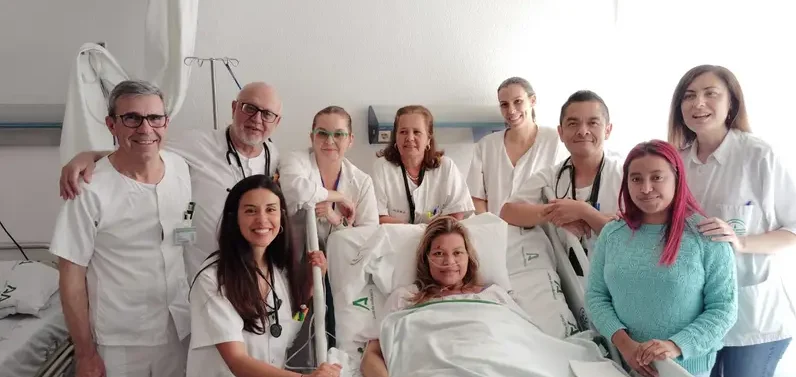 Hospital Reina Sofía facilita regreso en vida a paciente en cuidados paliativos en colaboración internacional