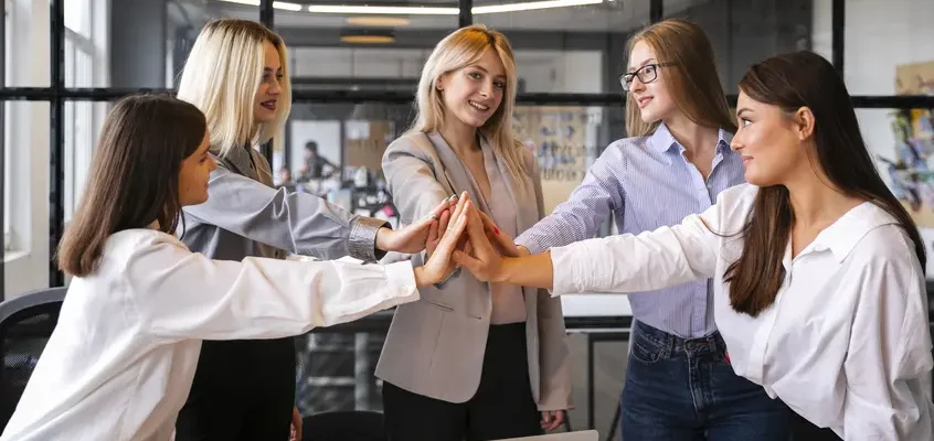 Cornerstone impulsa mayor influencia femenina en cargos ejecutivos con solo 5% en gerencias generales