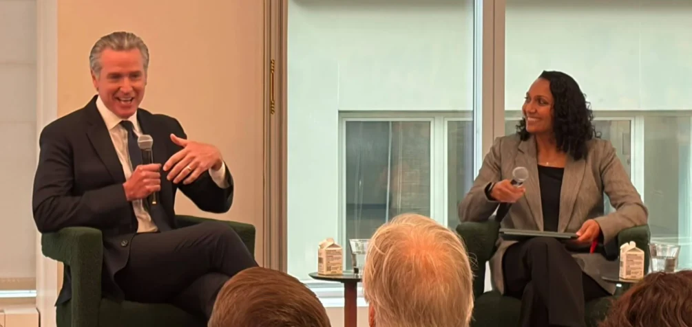 Gavin Newsom, Gobernador de California, junto a Champa Patel, Directora Ejecutiva de Gobiernos y Política de Climate Group, durante Carbon Markets for Good en Climate Week NYC 2026