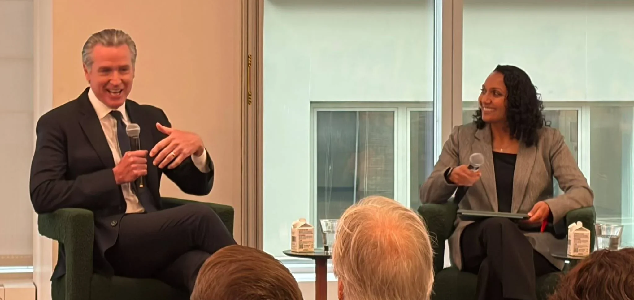 Gavin Newsom, Gobernador de California, junto a Champa Patel, Directora Ejecutiva de Gobiernos y Política de Climate Group, durante Carbon Markets for Good en Climate Week NYC 2026