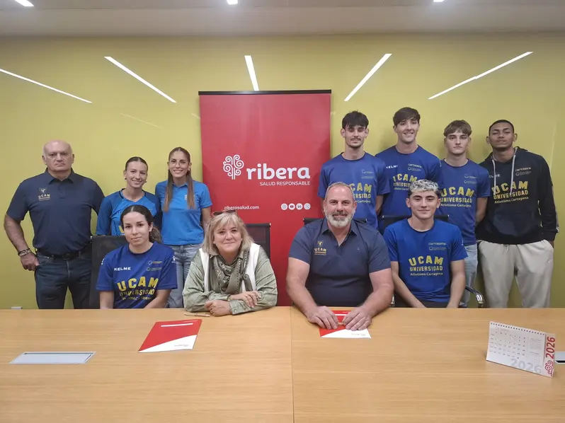 Los atletas de UCAM Atletismo Cartagena amplían el acceso a atención sanitaria y formación preventiva