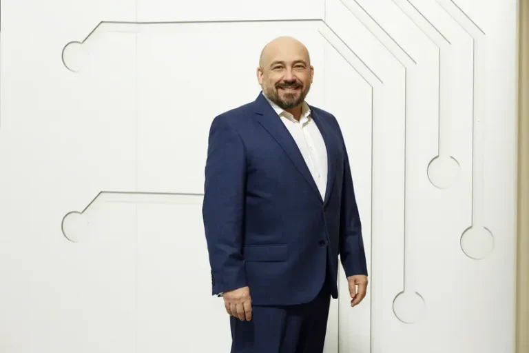 "Somos muchos los centros que estamos en situaciones complejas en gestión. Conseguimos fondos, conseguimos incluso campañas de profesionales, pero lo que siempre nos queda coja es la capacidad de gestionar instituciones sanitarias"