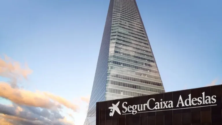 La financiación permite a SegurCaixa Adeslas asumir MUGEJU, pero no alcanza el equilibrio para ISFAS